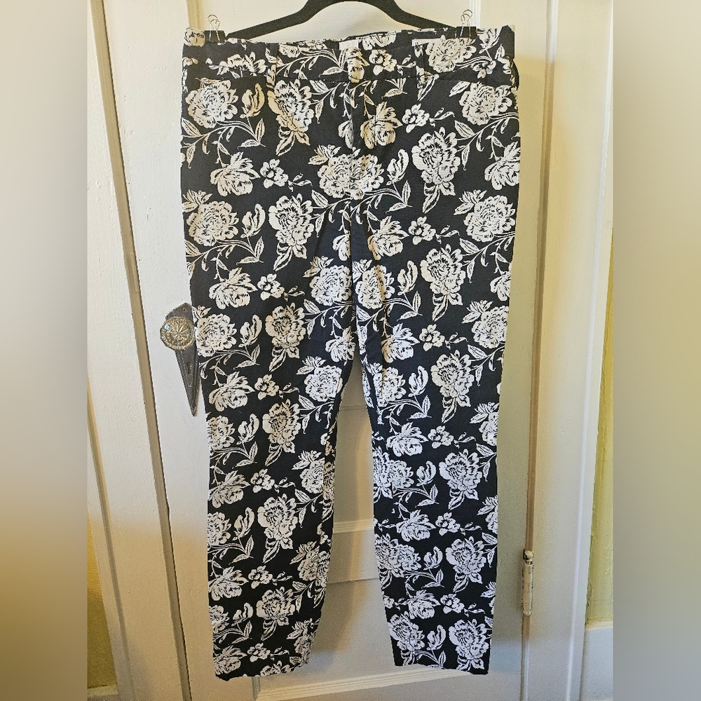 Gap signature skinny ankle khaki size 10